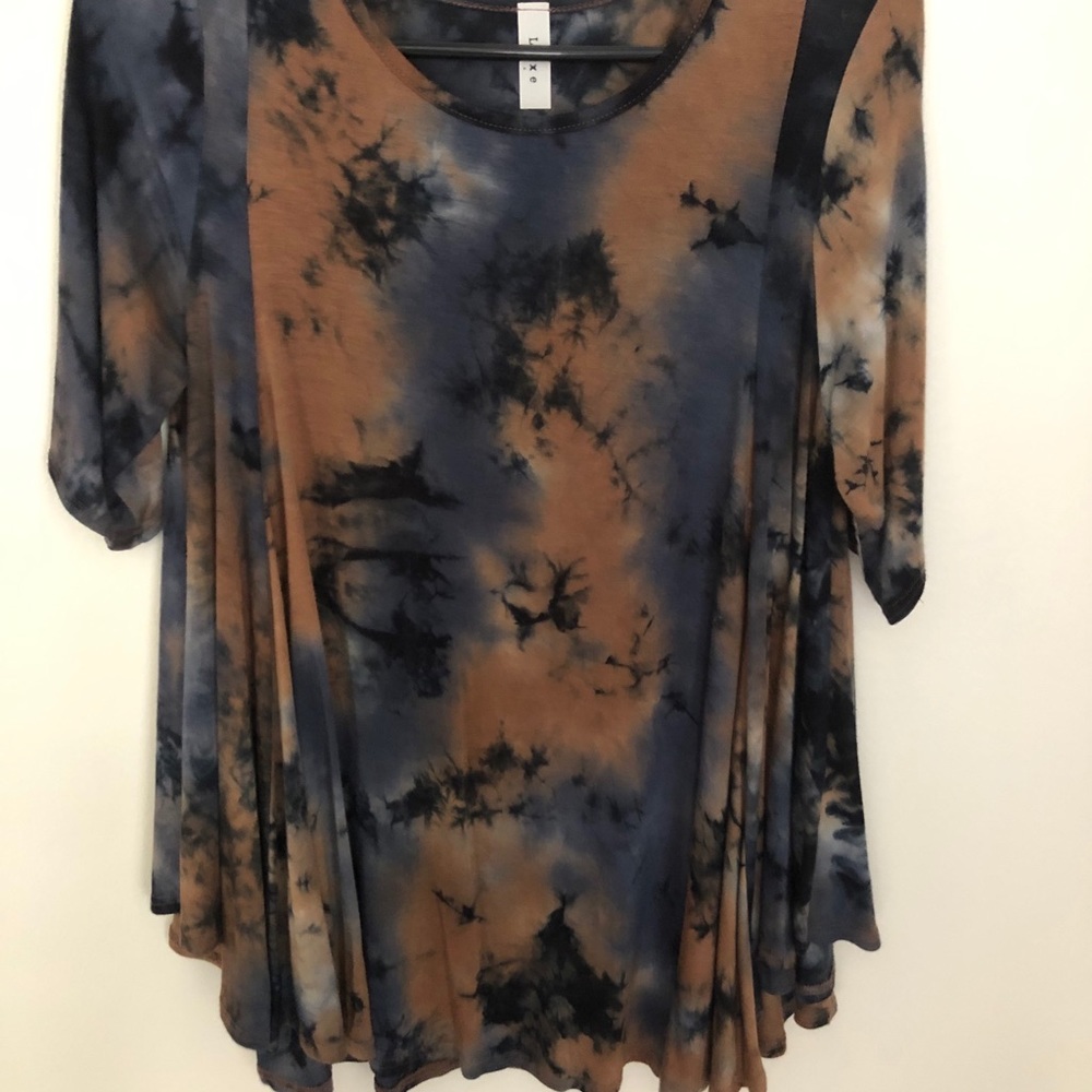 Fun flowy, flirty swing top!